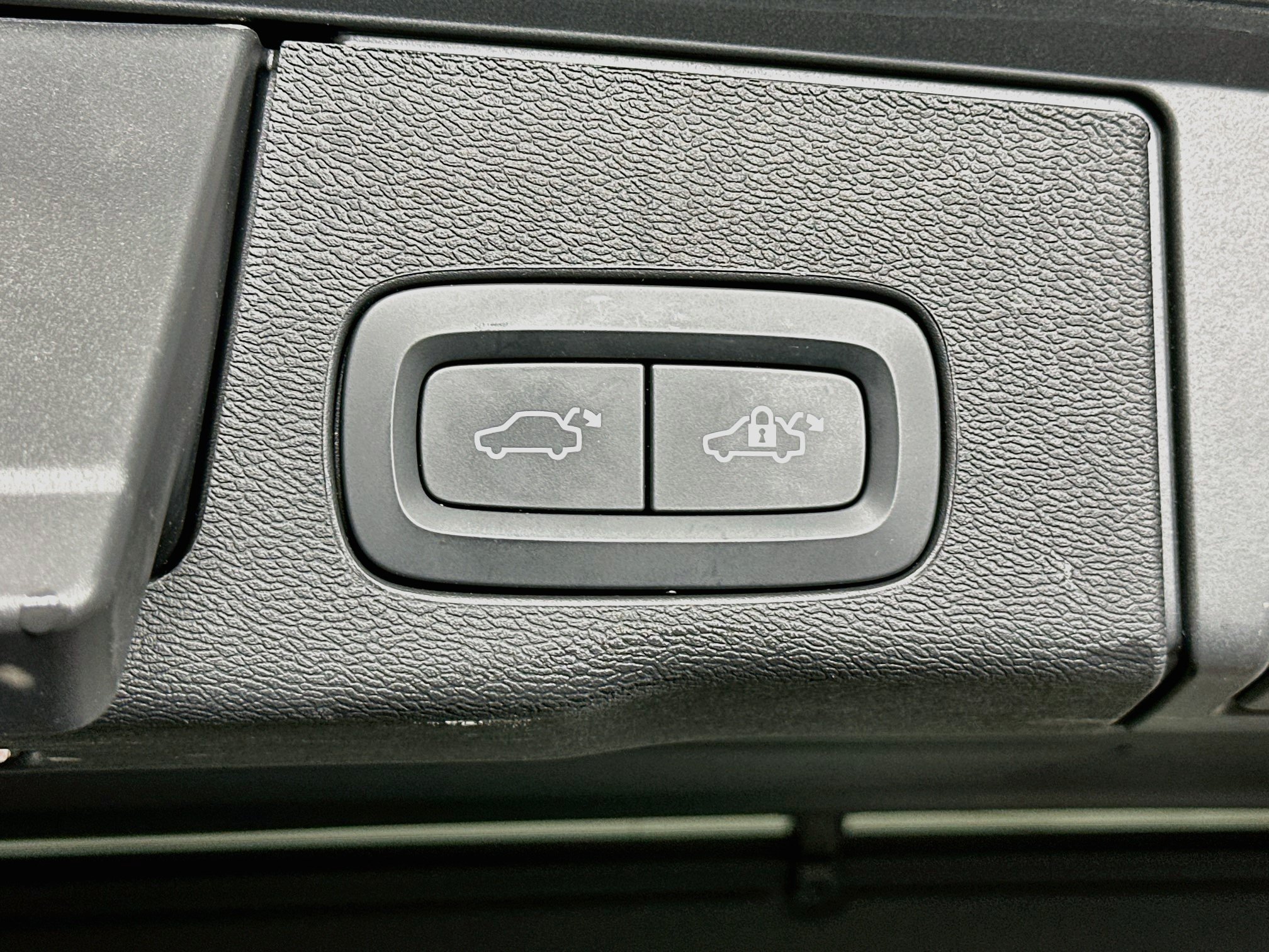 Used 2023 Volvo XC60 B5 Plus w/ Protection Package Premier FWD image 28
