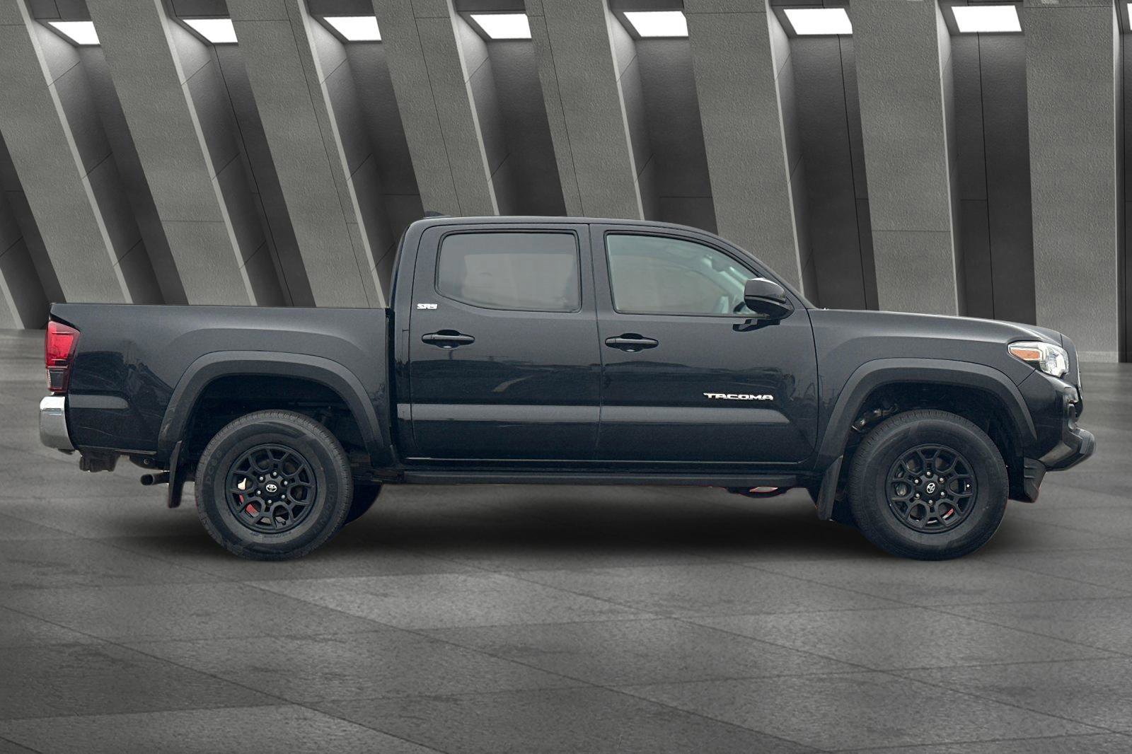 Used 2022 Toyota Tacoma SR5 image 3