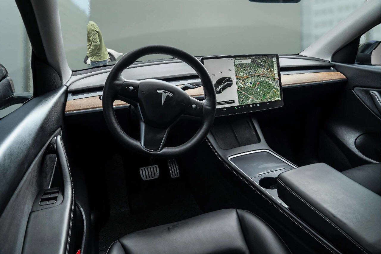 Used 2021 Tesla Model Y Performance image 4