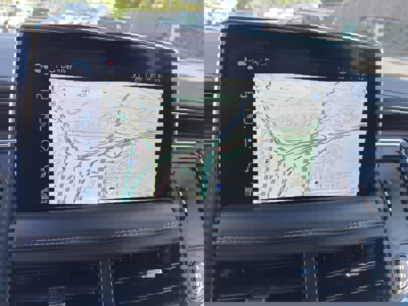 Used 2023 Chevrolet Suburban Z71 image 37