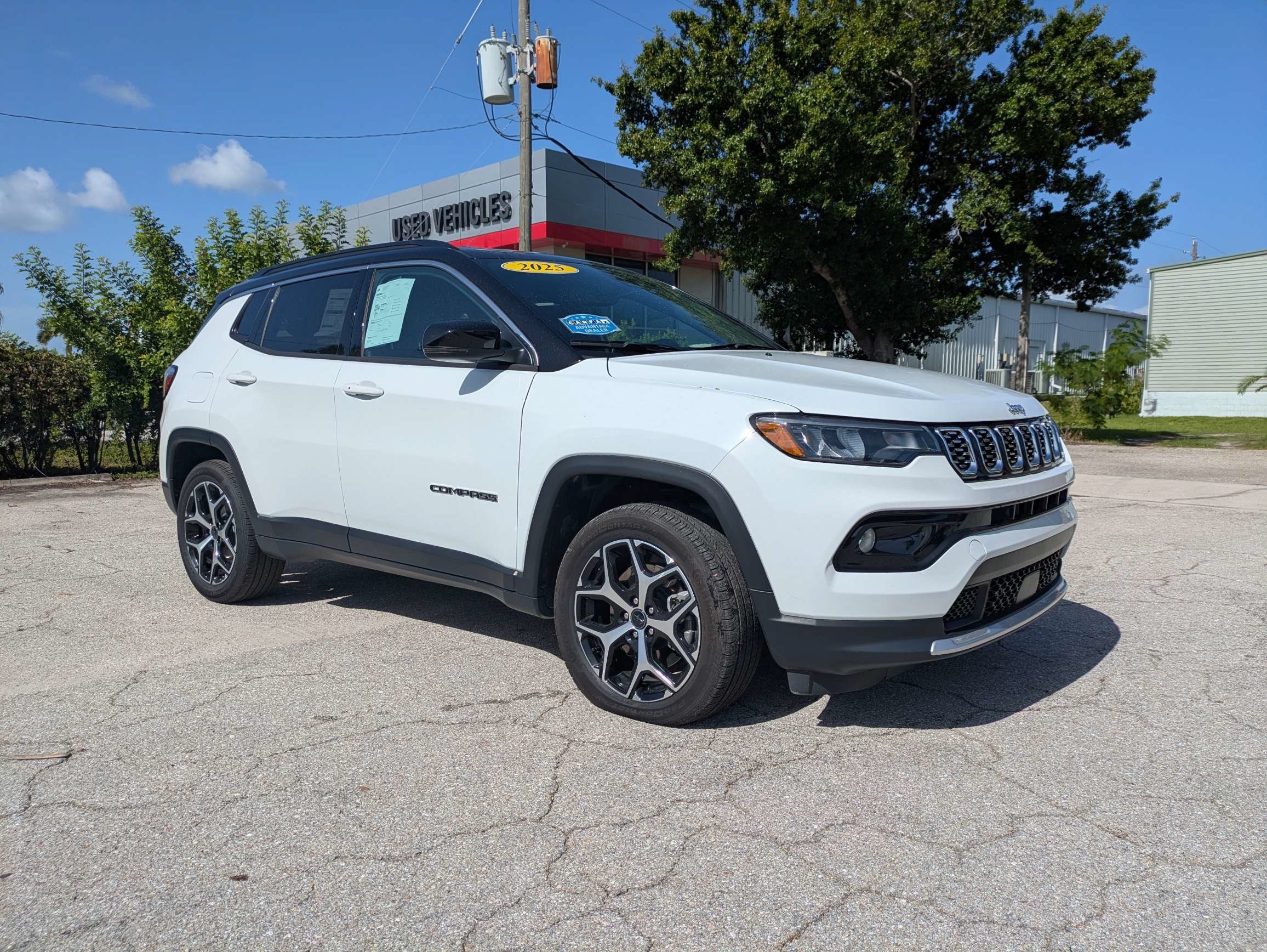 Used 2025 Jeep Compass Limited AWD/4WD image 2