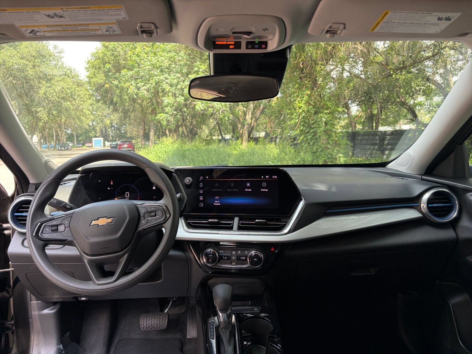 Used 2025 Chevrolet Trax LT FWD image 32
