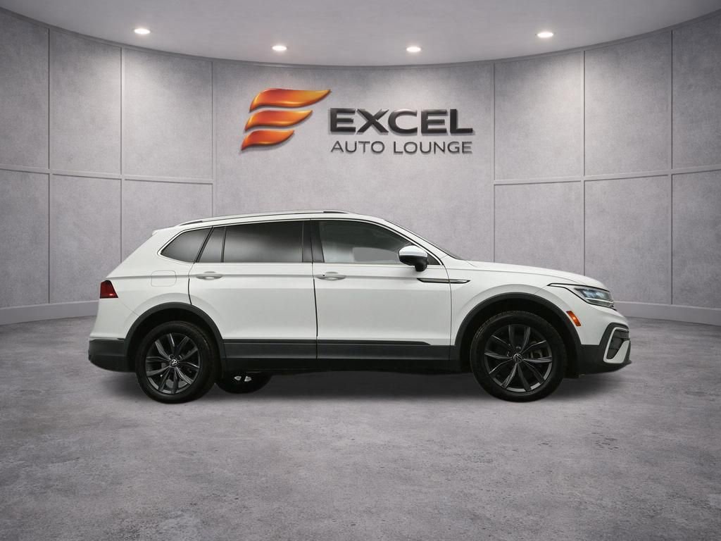 Used 2022 Volkswagen Tiguan SE w/ Panoramic Sunroof Package FWD image 39