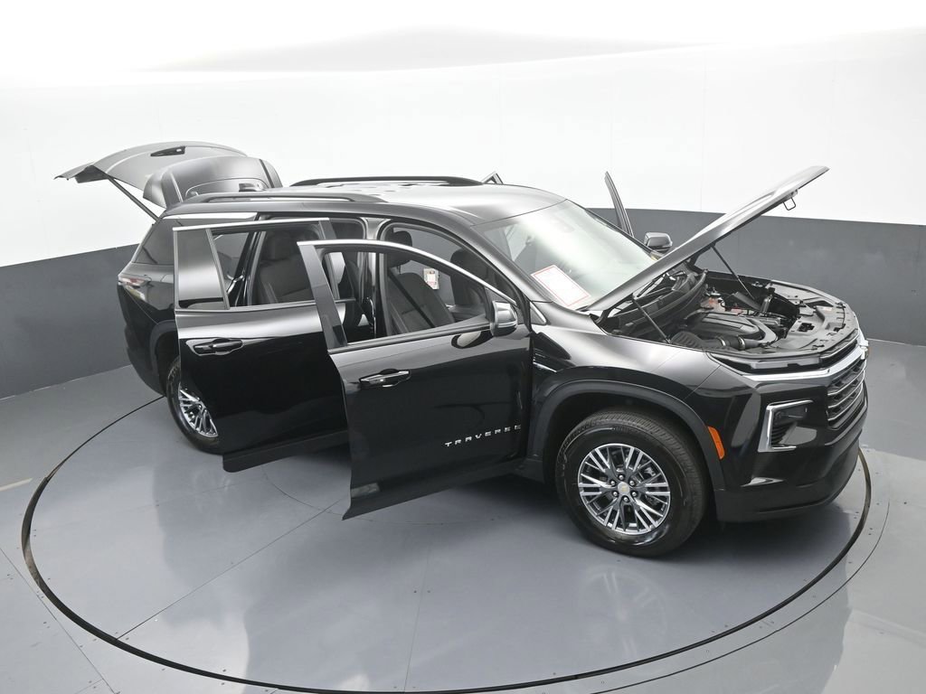 Used 2025 Chevrolet Traverse LT image 62