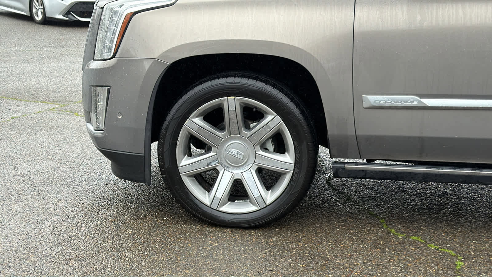 Used 2019 Cadillac Escalade ESV Premium Luxury image 9