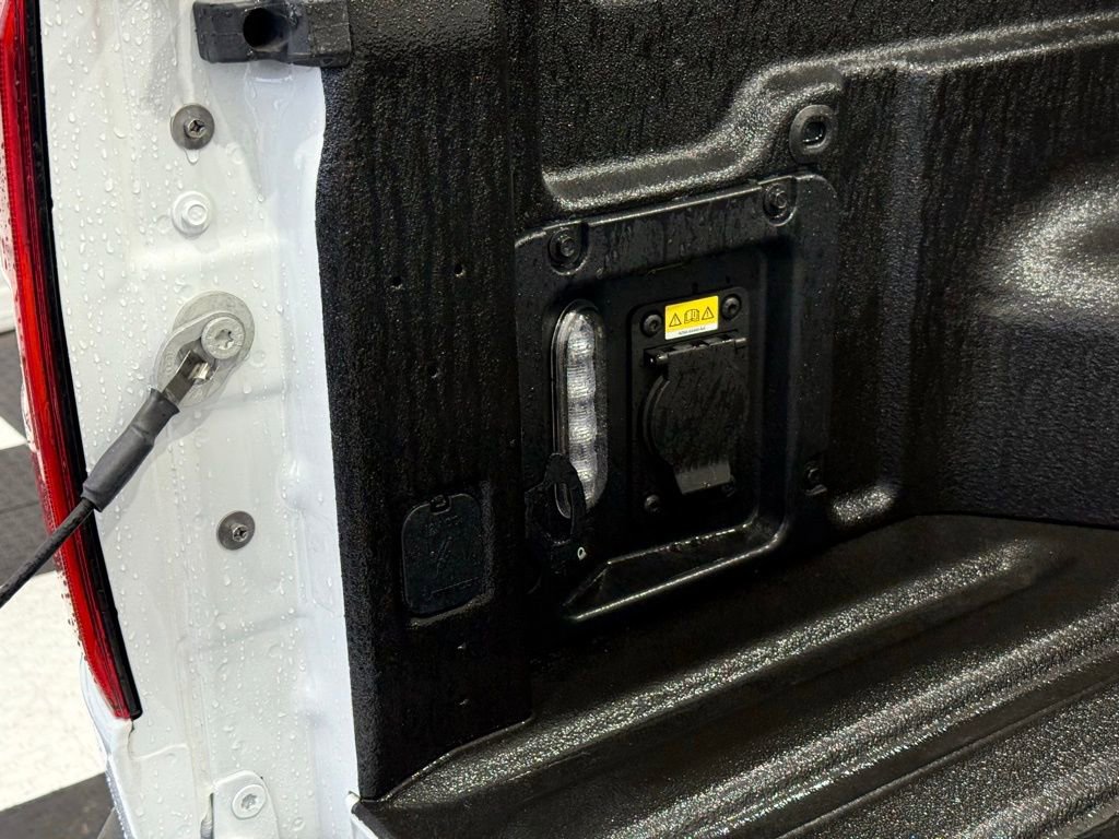 New 2025 Ford Maverick Lariat w/ Black Appearance Package image 5