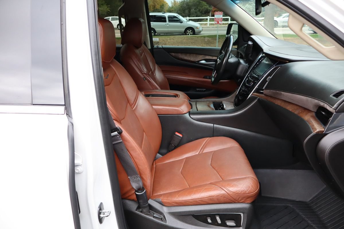 Used 2016 Cadillac Escalade Premium AWD/4WD image 24