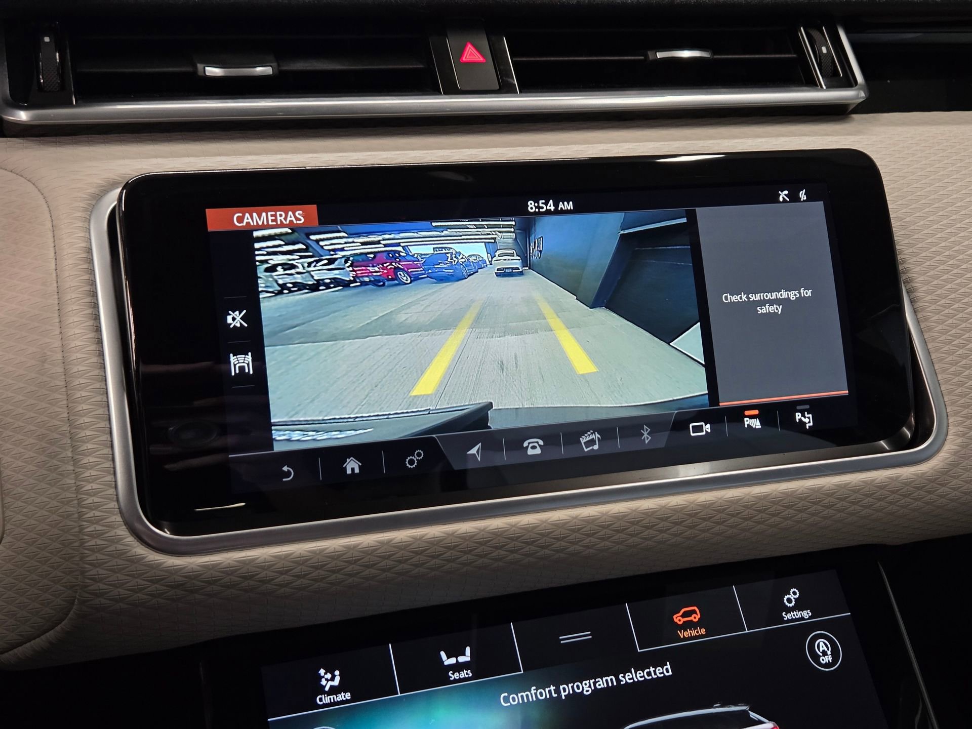 Used 2019 Land Rover Range Rover Velar R-Dynamic SE image 19