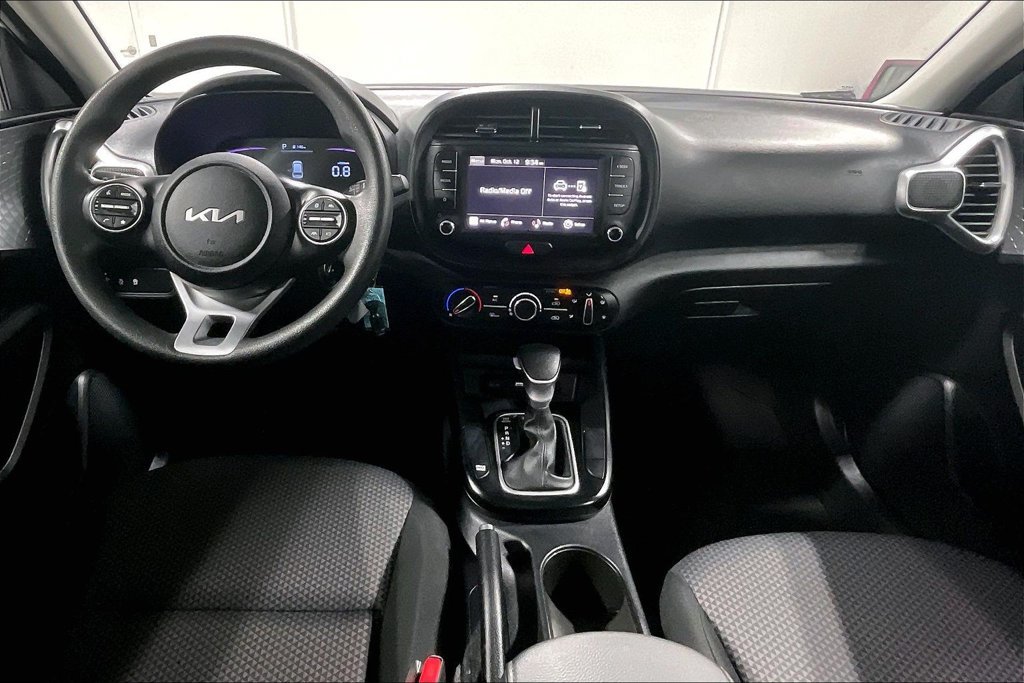 Used 2025 Kia Soul LX w/ LX Technology Package FWD image 18
