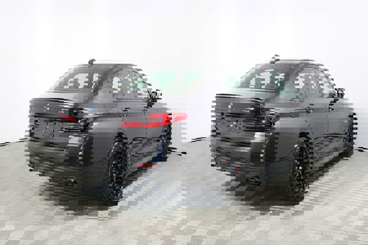 Used 2023 BMW 530e 530e w/ M Sport Package image 43