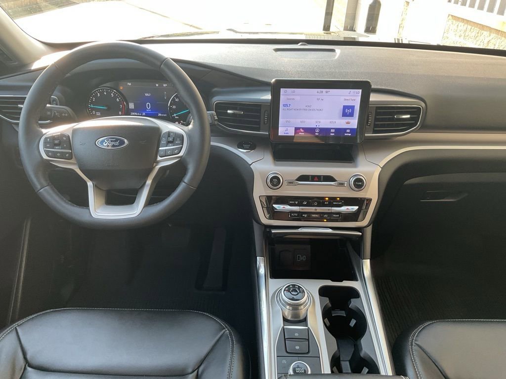 Used 2023 Ford Explorer XLT w/ Equipment Group 202A image 11