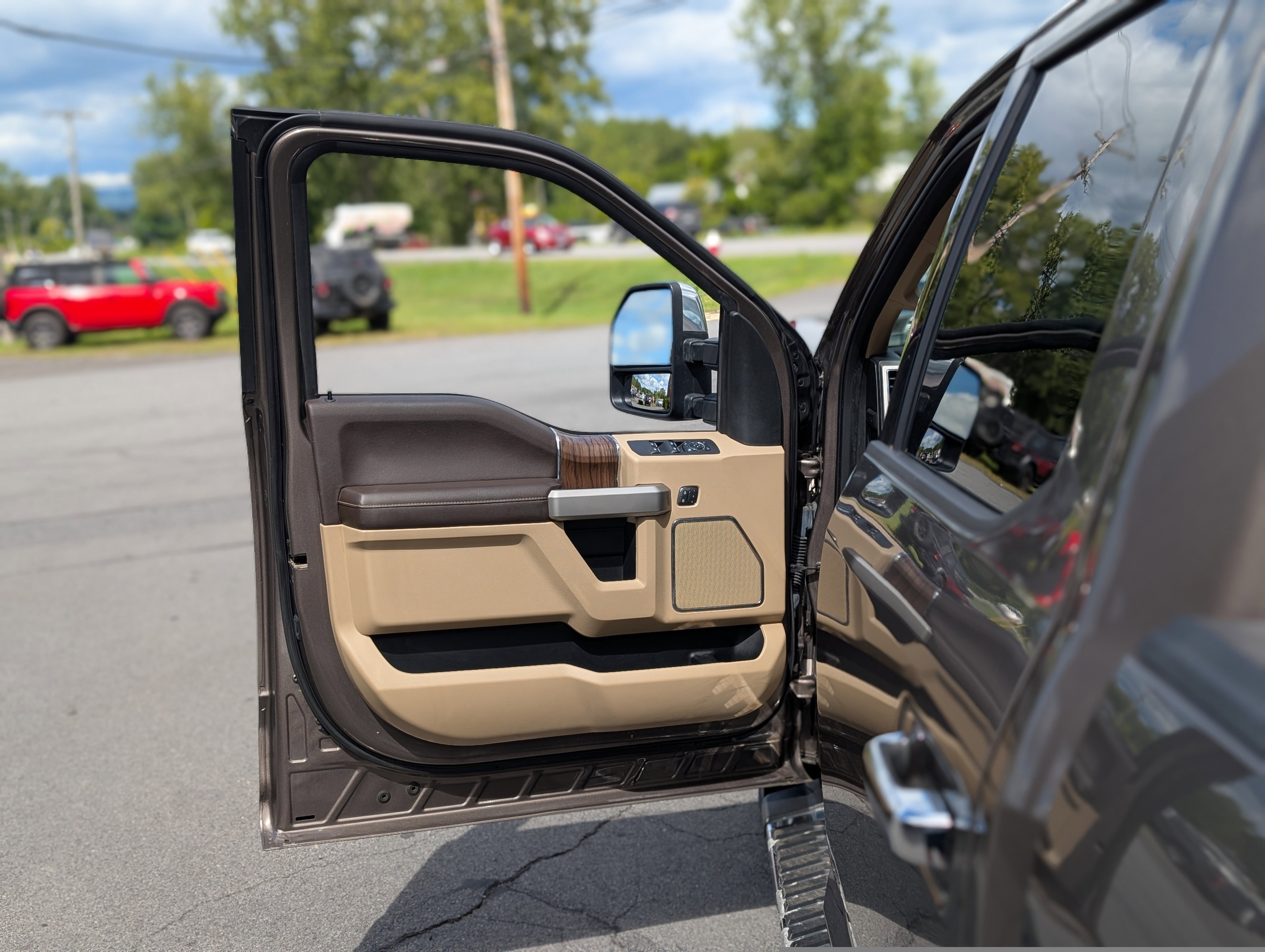 Used 2019 Ford F150 Lariat w/ Equipment Group 502A Luxury image 32