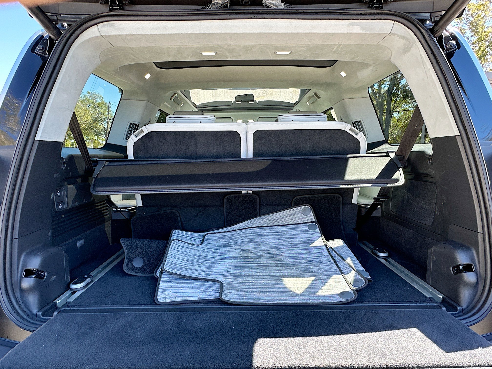 Used 2023 Rivian R1S Adventure image 27