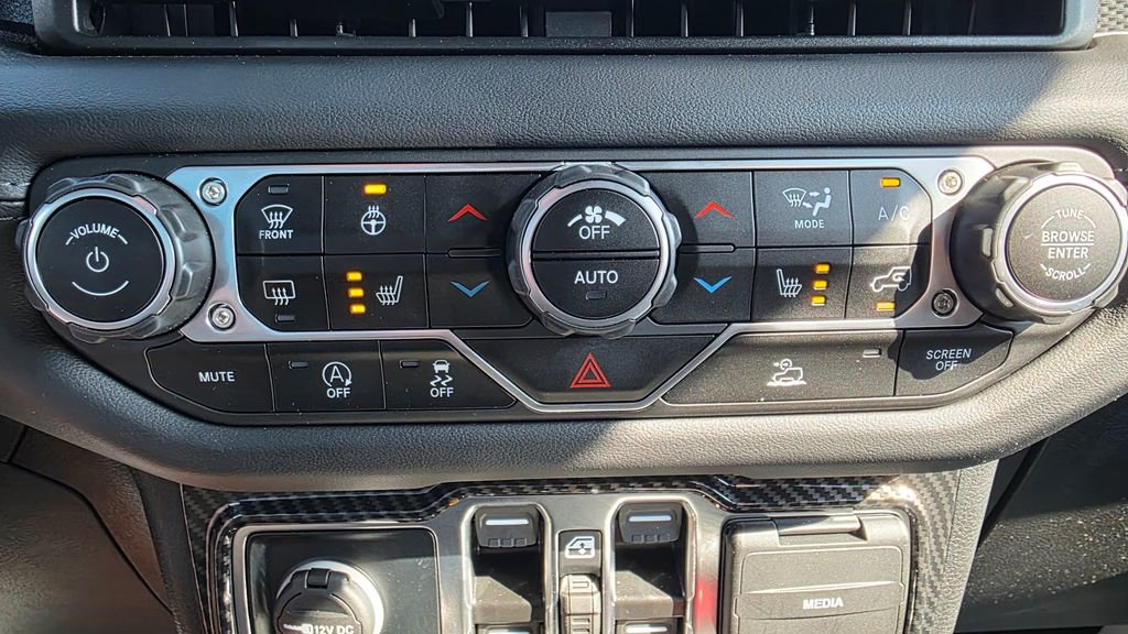 Used 2024 Jeep Wrangler Unlimited Rubicon w/ Technology Group image 36