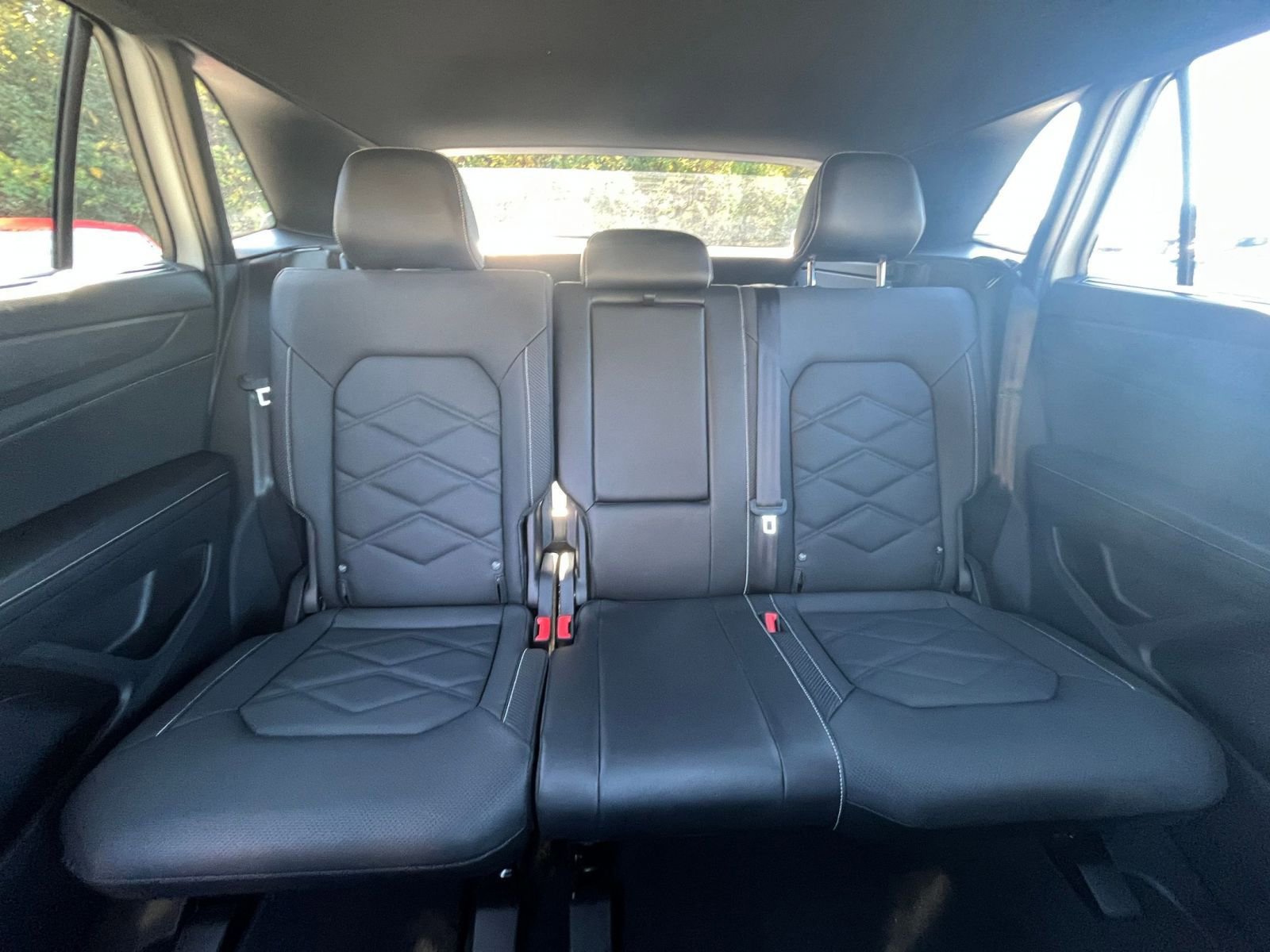 Used 2025 Volkswagen Atlas Cross Sport SE image 33