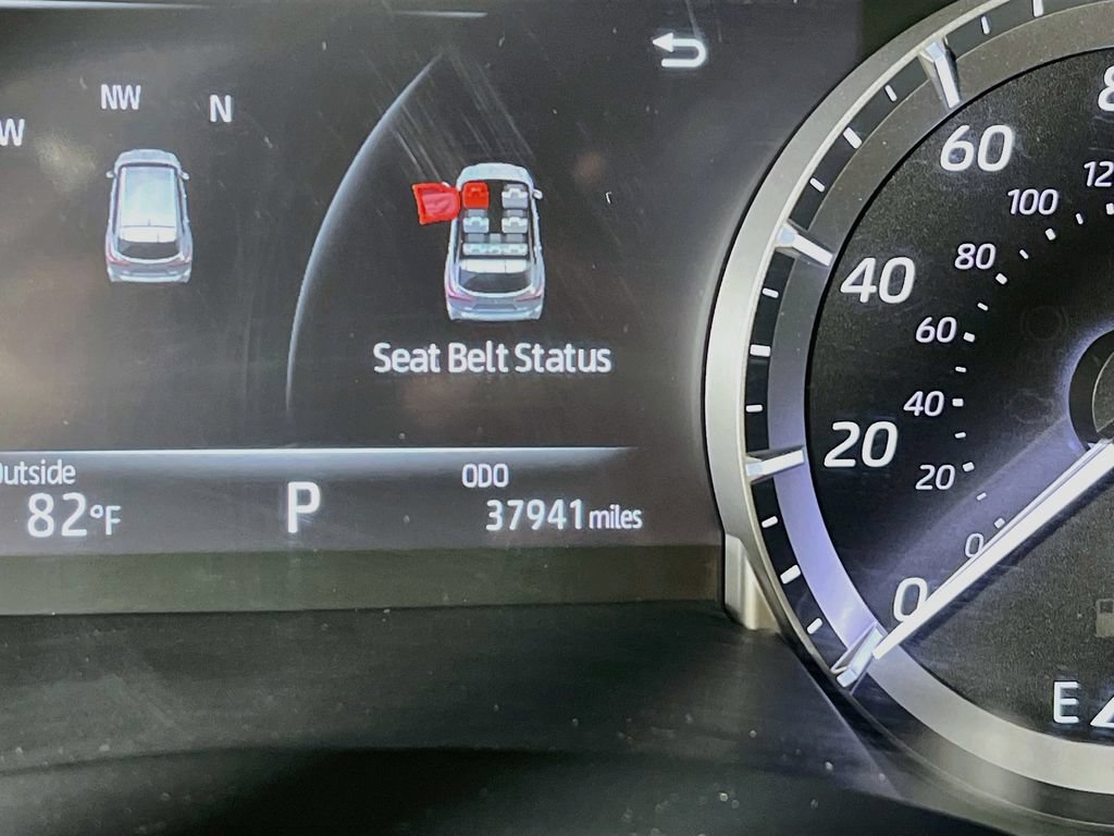 Used 2023 Toyota Highlander XLE AWD/4WD image 11