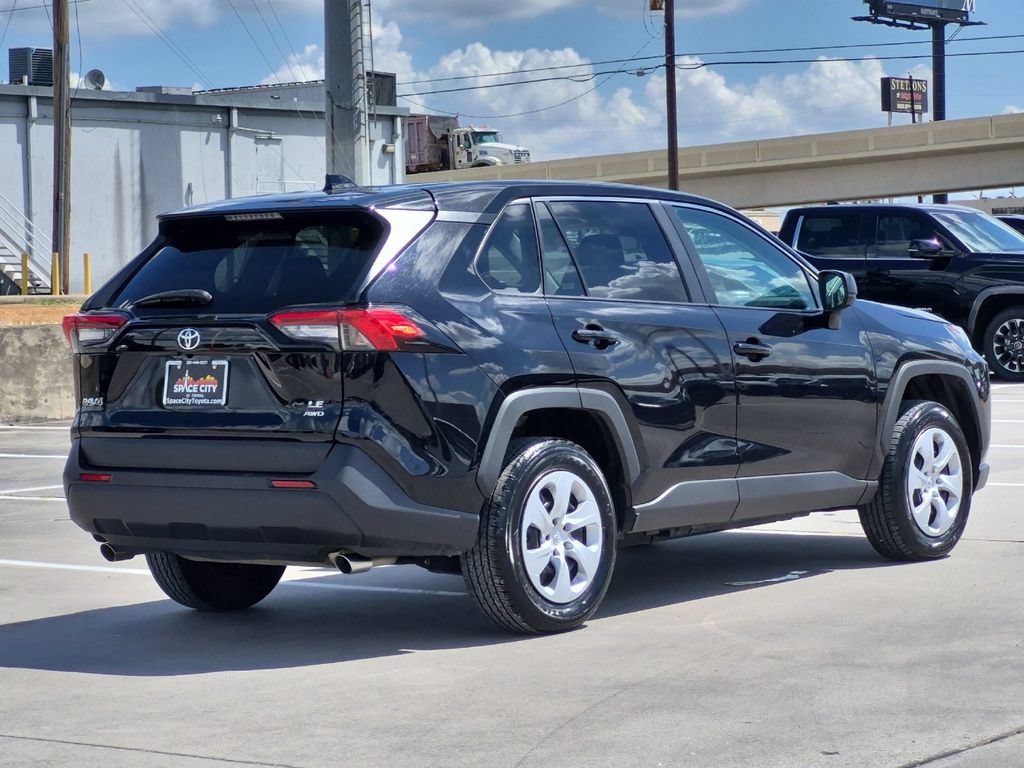 Used 2025 Toyota RAV4 LE AWD/4WD image 6