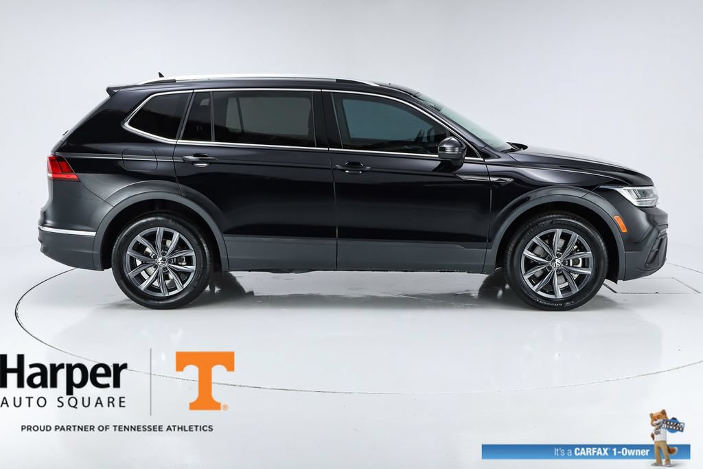 Used 2023 Volkswagen Tiguan SE w/ Panoramic Sunroof Package FWD image 10