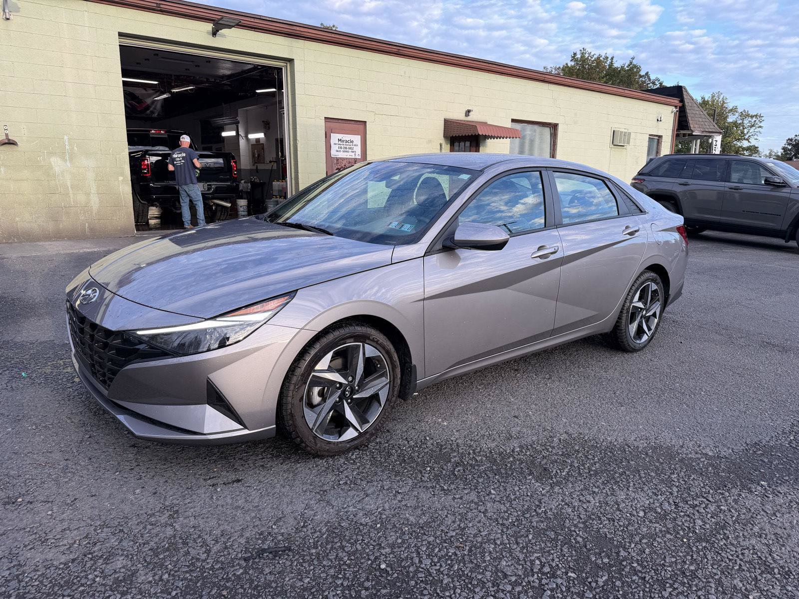Used 2023 Hyundai Elantra SEL w/ Convenience Package FWD image 2