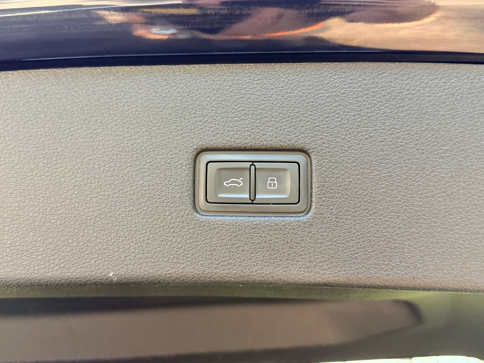 Used 2020 Audi Q8 Prestige w/ Prestige Package AWD/4WD image 18