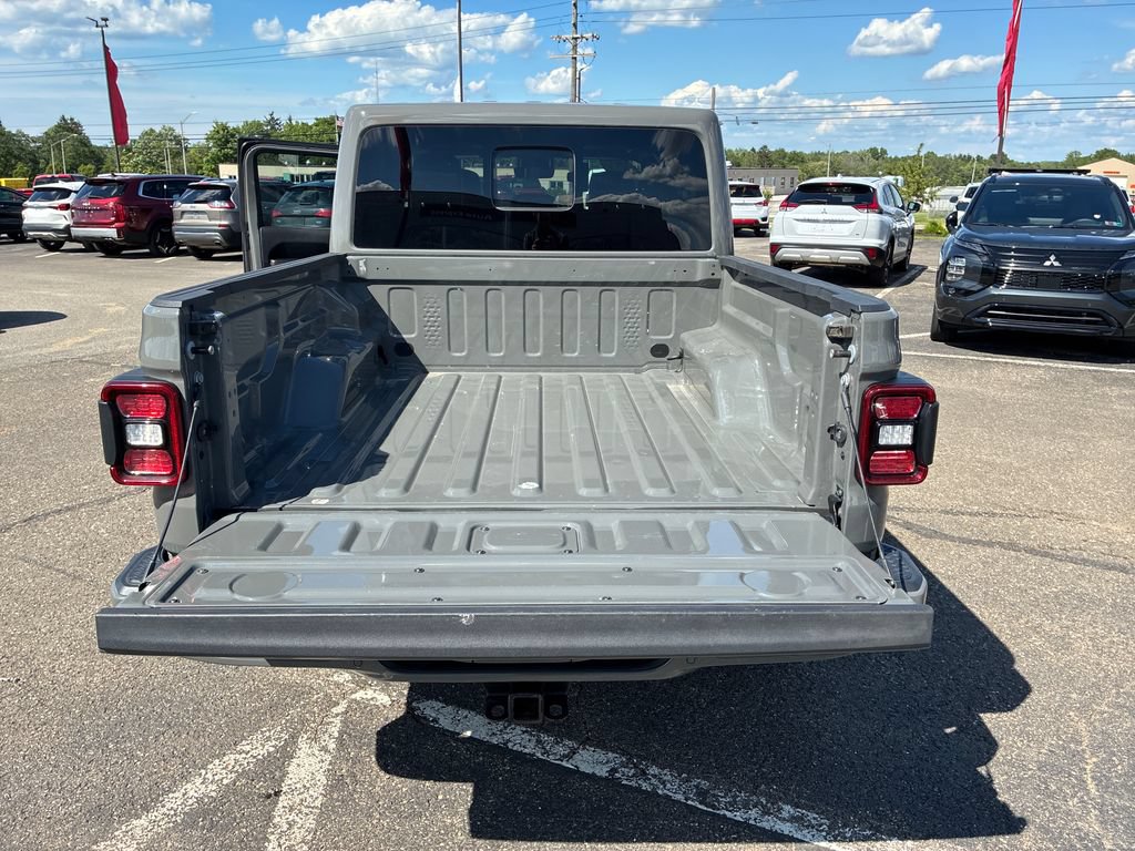 Used 2022 Jeep Gladiator Overland AWD/4WD image 17
