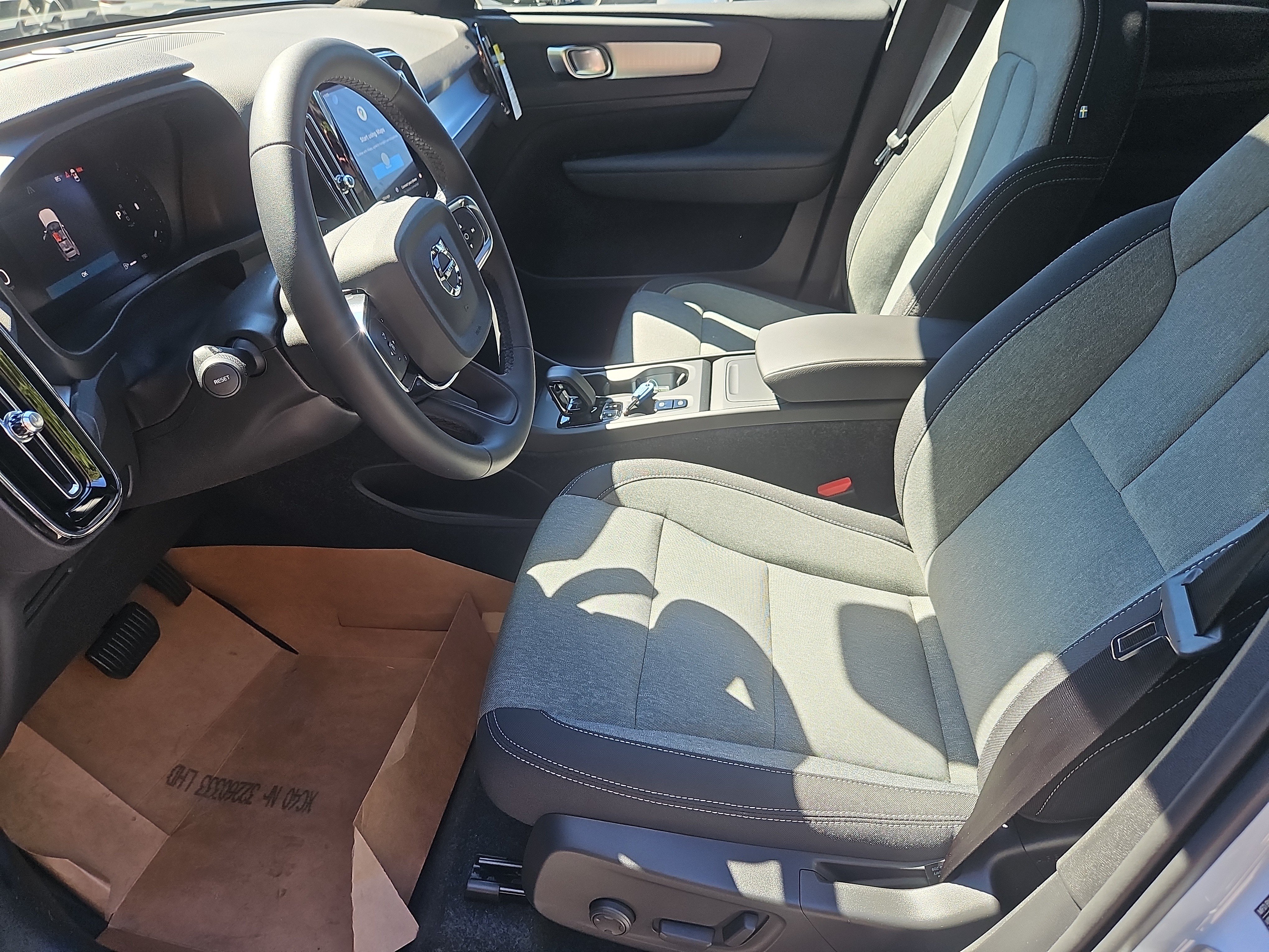 New 2026 Volvo XC40 B5 Core w/ Climate Package AWD/4WD image 18
