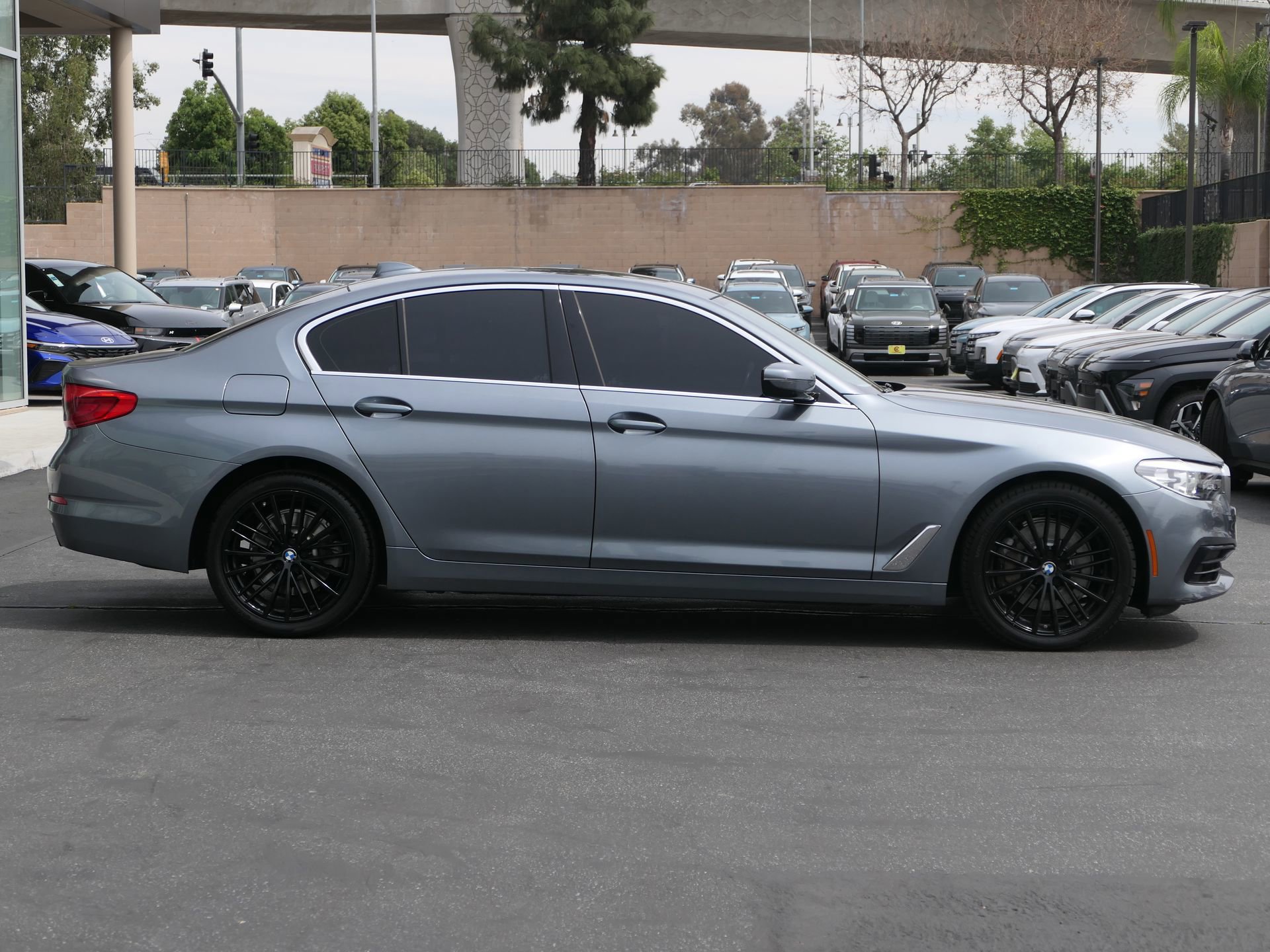 Used 2020 BMW 530i w/ Premium Package image 2