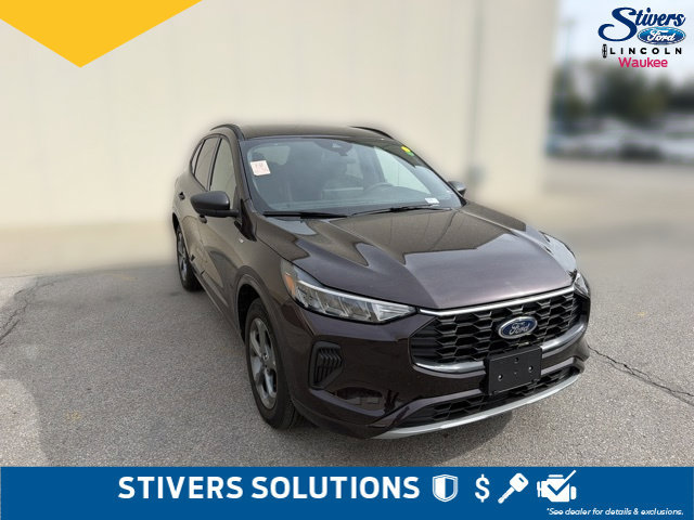 Used 2023 Ford Escape ST-Line w/ Tech Pack #1 AWD/4WD image 3