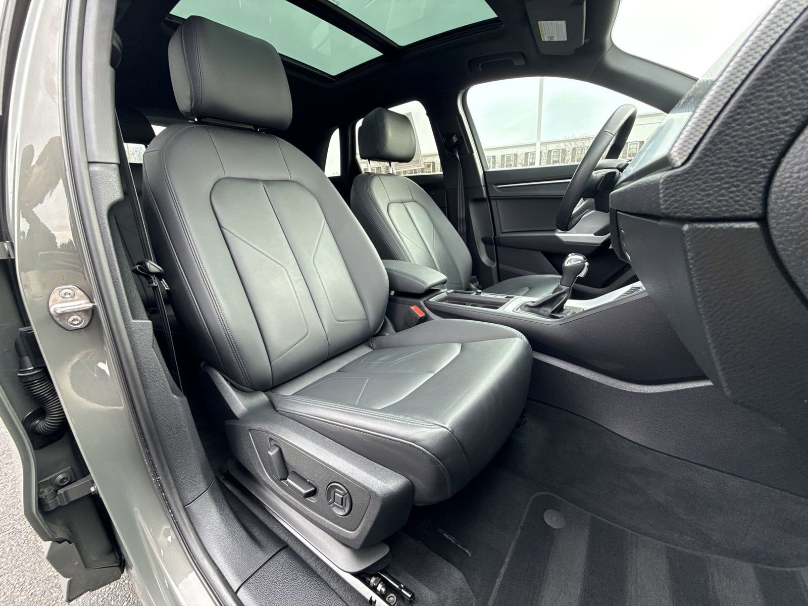 Used 2025 Audi Q3 2.0T Premium image 25