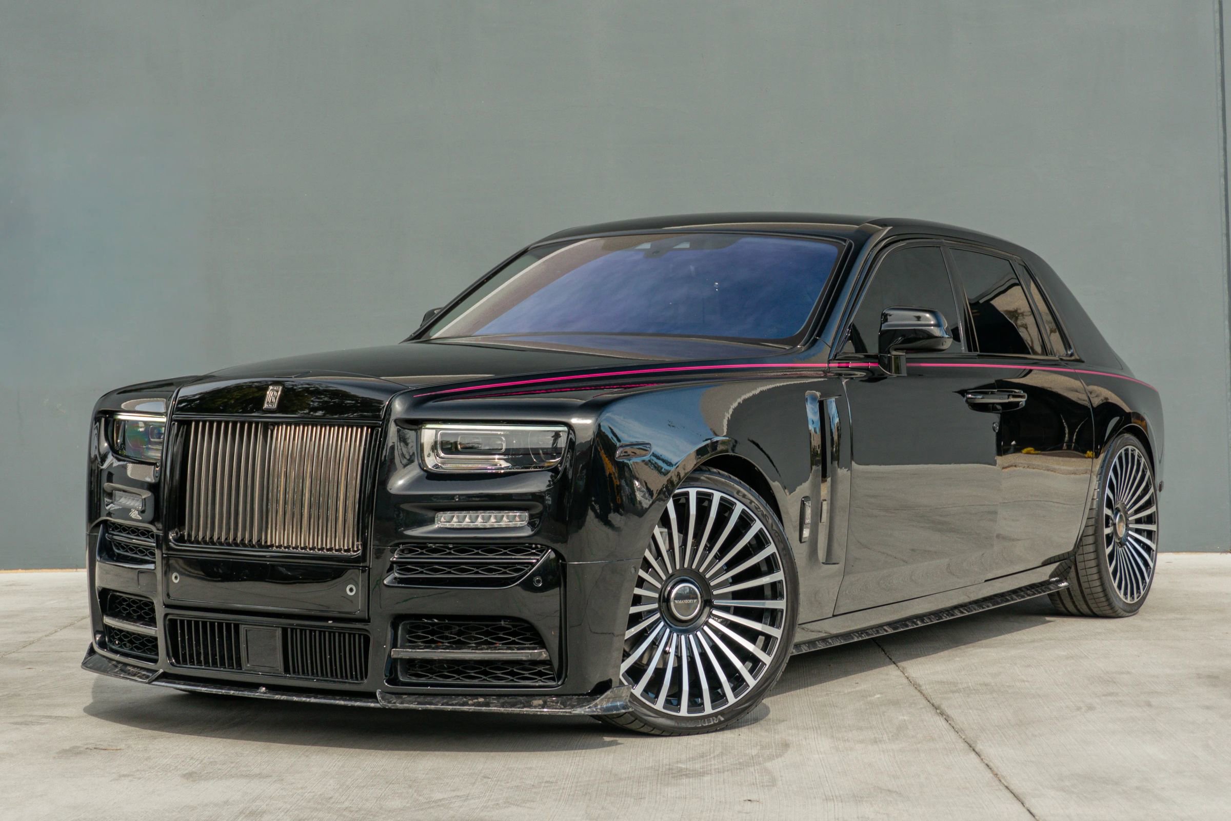 Used 2023 Rolls-Royce Phantom Sedan image 3