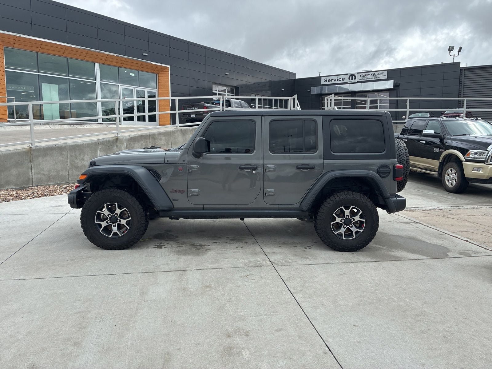 Used 2019 Jeep Wrangler Unlimited Rubicon w/ LED Lighting Group AWD/4WD image 2