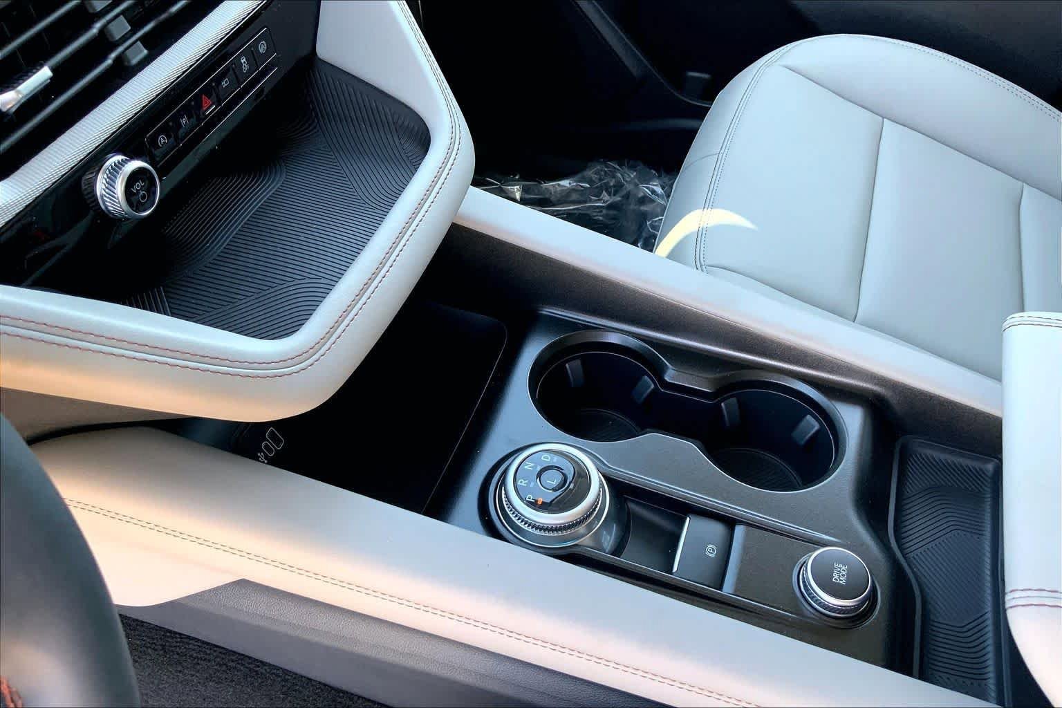 New 2026 Ford Explorer Active w/ Active Comfort Package image 7