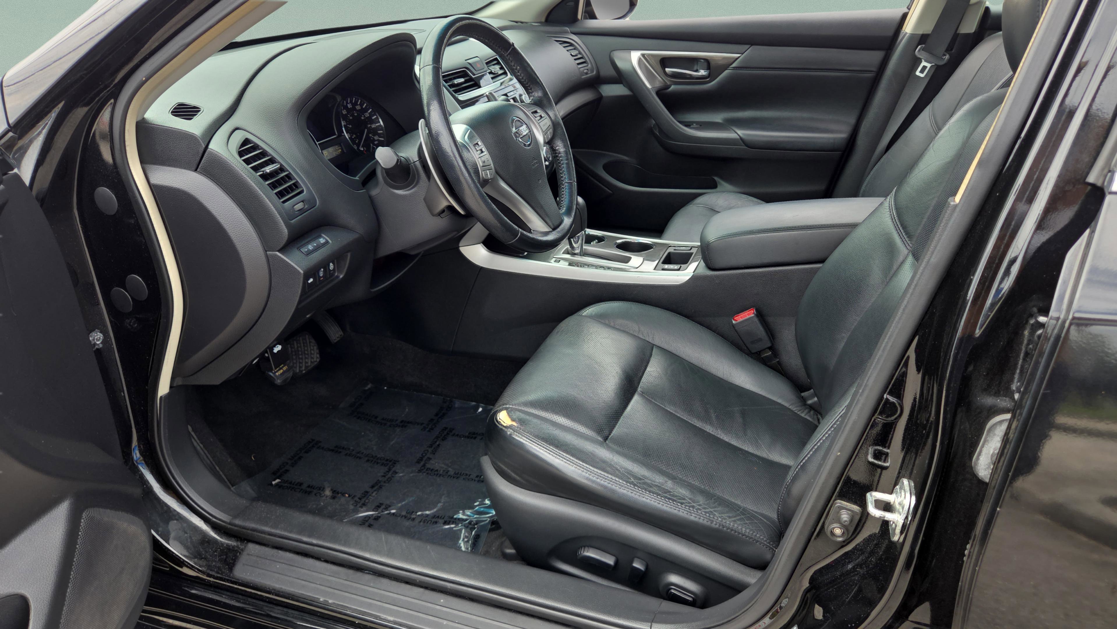 Used 2013 Nissan Altima 3.5 SL w/ Technology Pkg FWD image 9