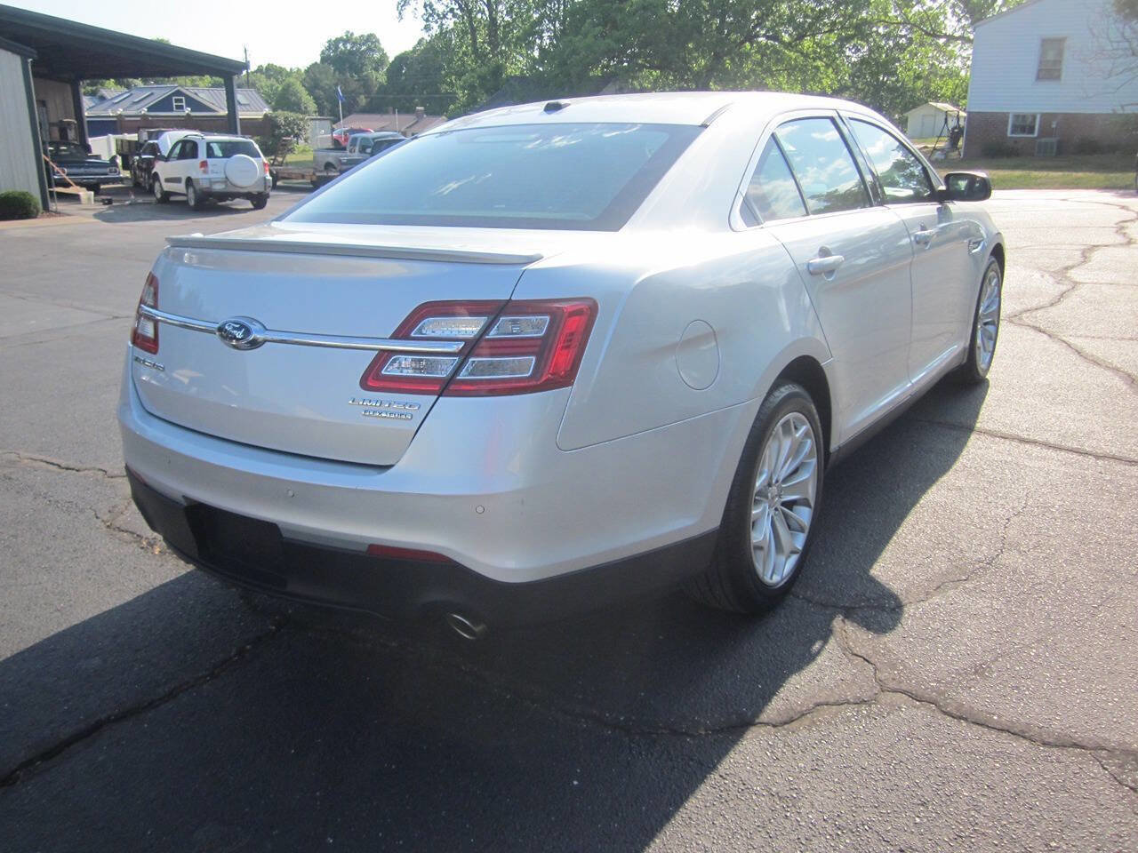 Used 2013 Ford Taurus Limited FWD image 6