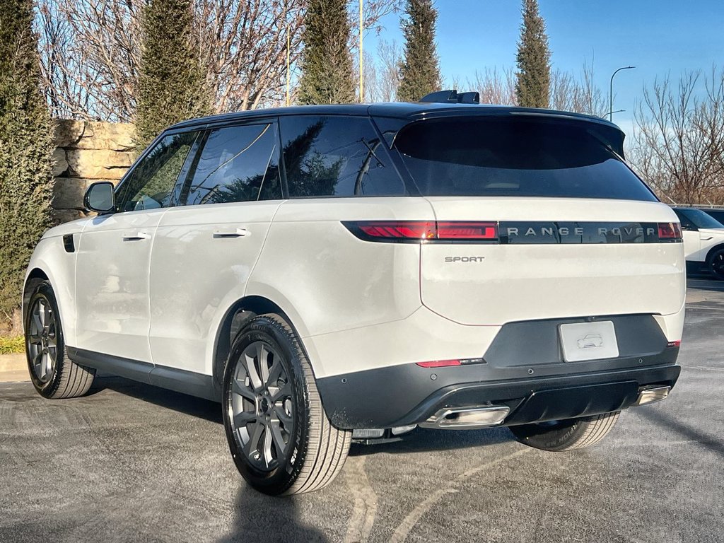 Used 2026 Land Rover Range Rover Sport SE AWD/4WD image 3