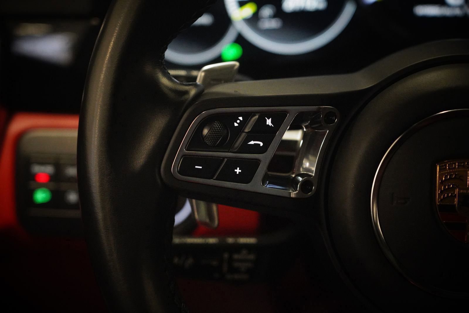 Used 2022 Porsche Cayenne Turbo S image 17