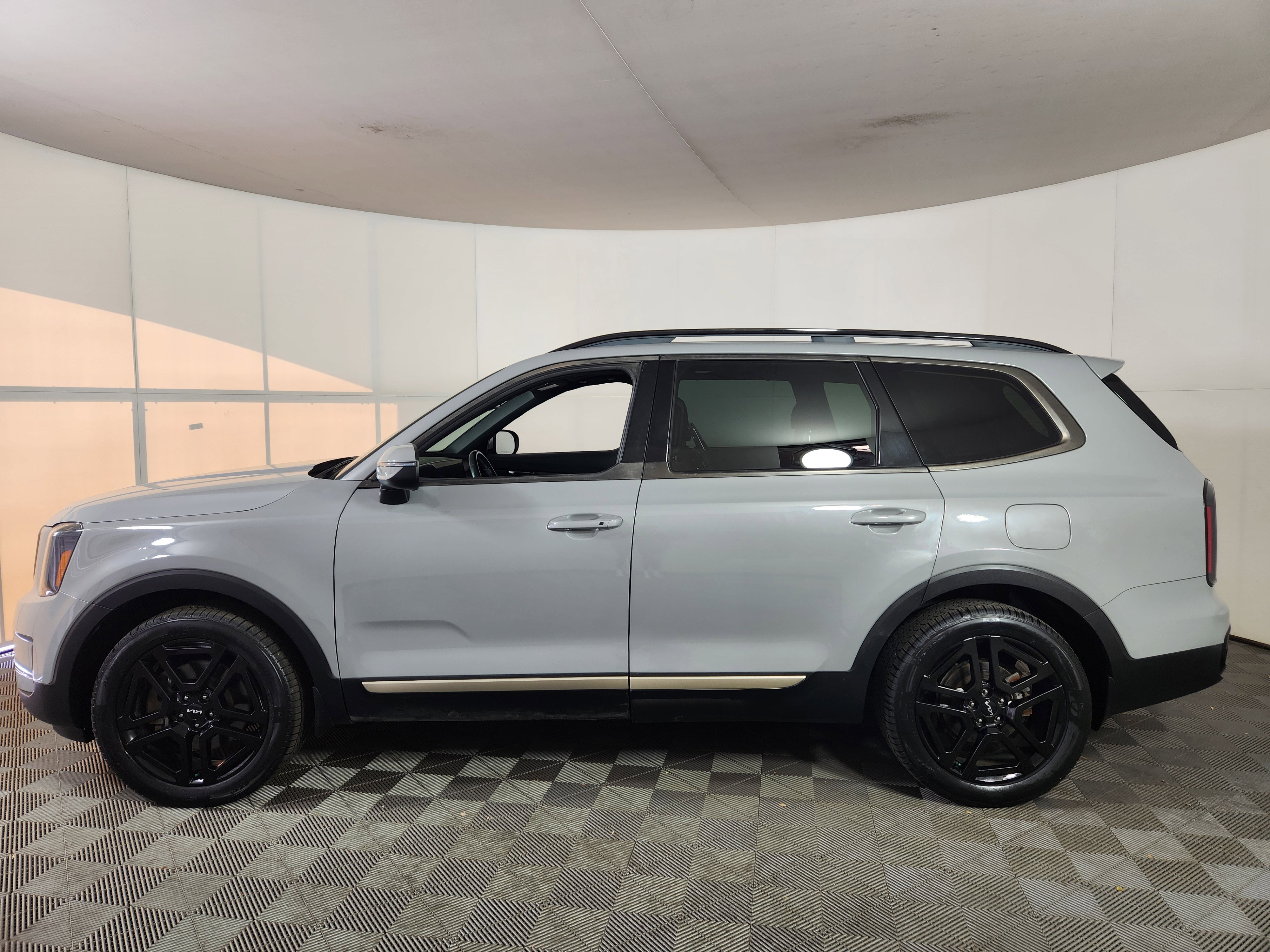 Used 2023 Kia Telluride EX X-Line image 4