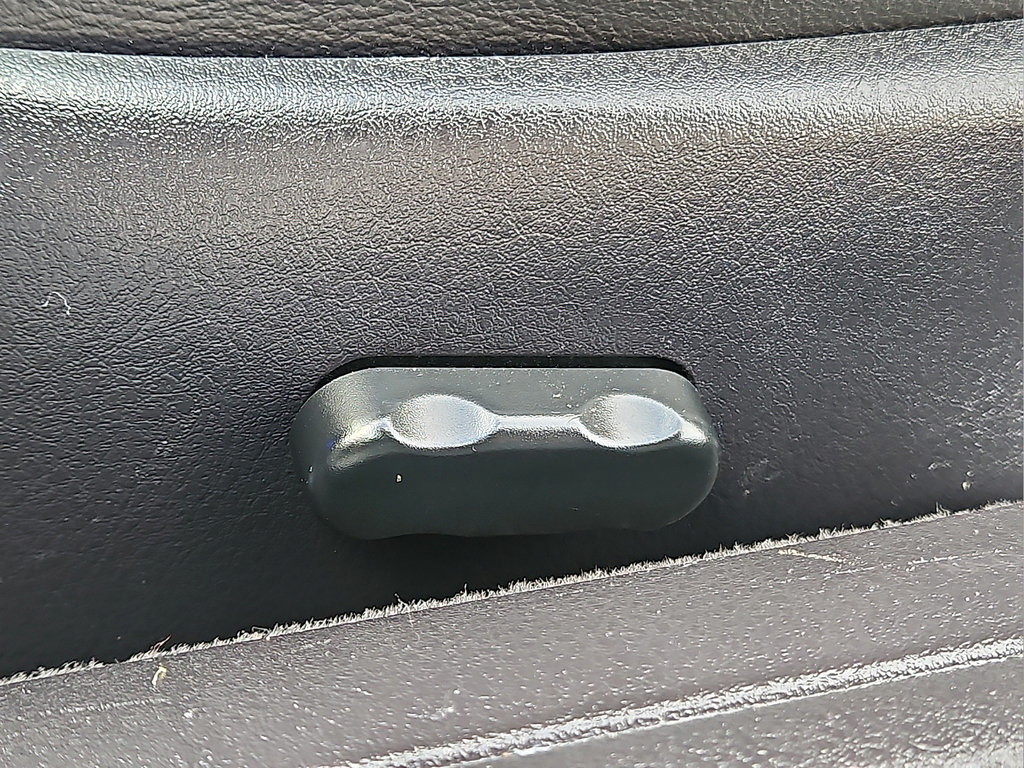 Used 2005 Ford Thunderbird RWD image 16