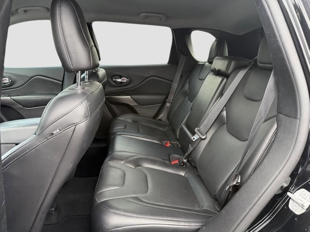 Used 2020 Jeep Cherokee Limited image 24