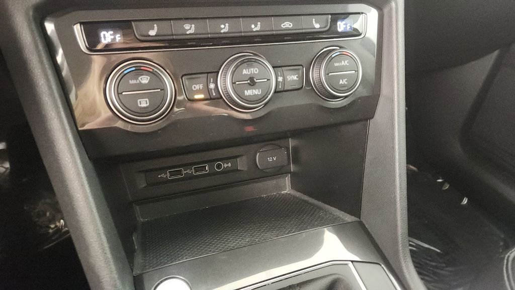 Used 2018 Volkswagen Tiguan SEL image 17