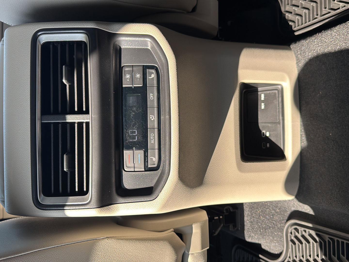 New 2026 Volkswagen Atlas SEL Premium R-Line image 25