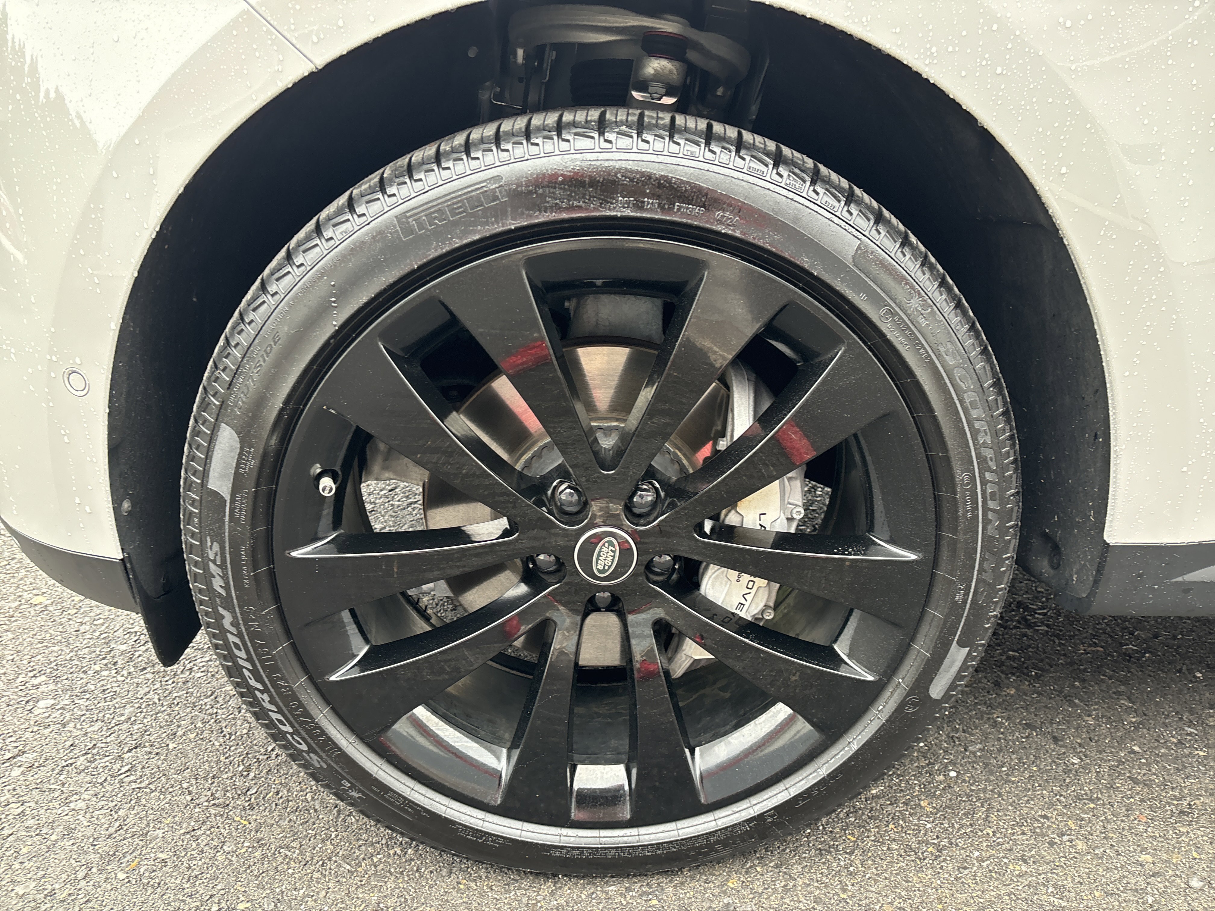 Used 2025 Land Rover Range Rover Sport SE image 11