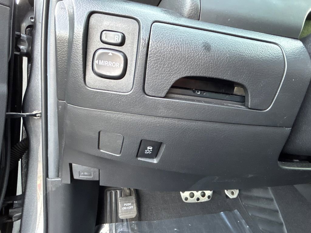 Used 2011 Toyota Camry SE w/ Sport Leather Pkg FWD image 19