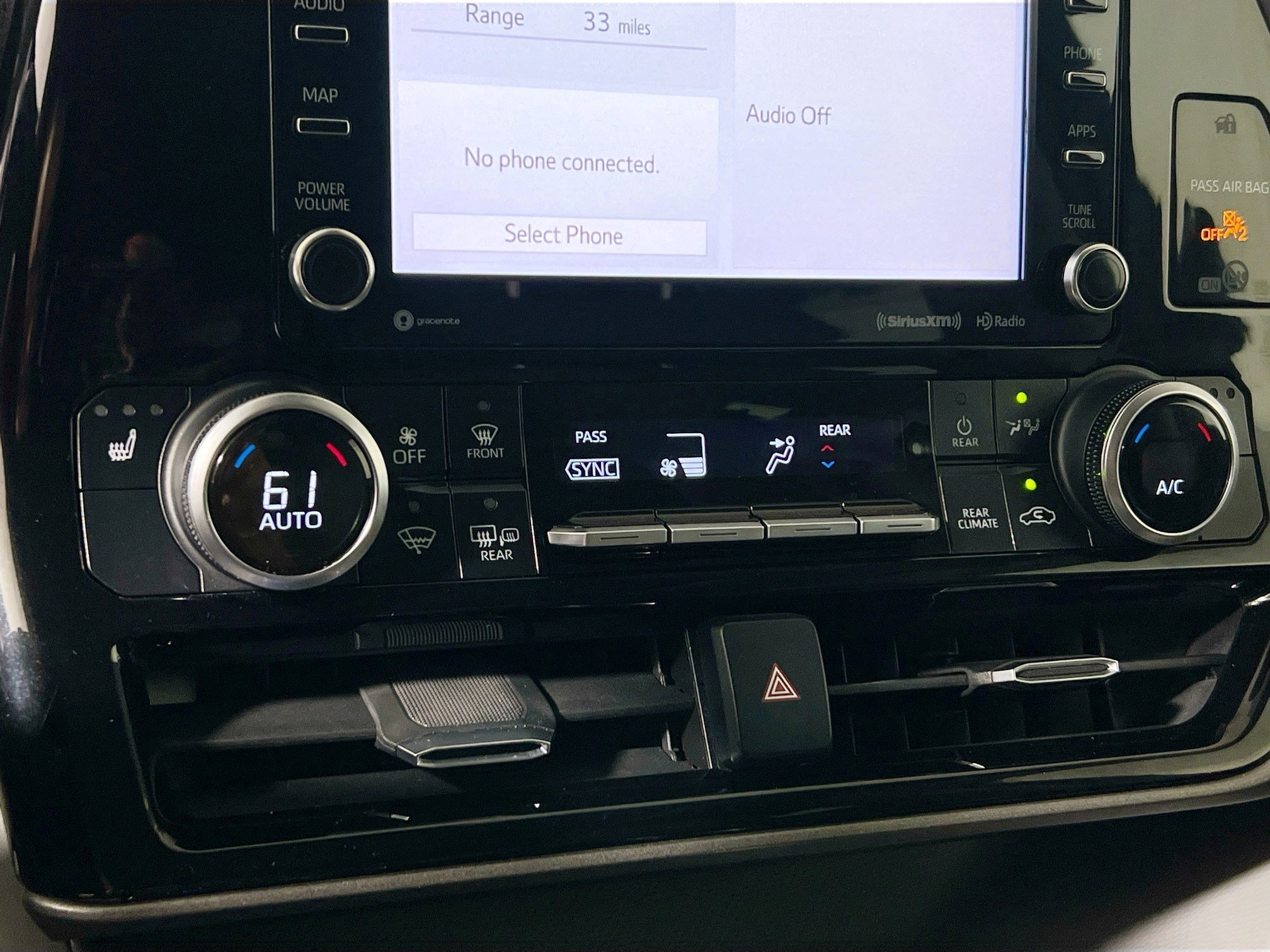 Used 2020 Toyota Highlander XLE image 27