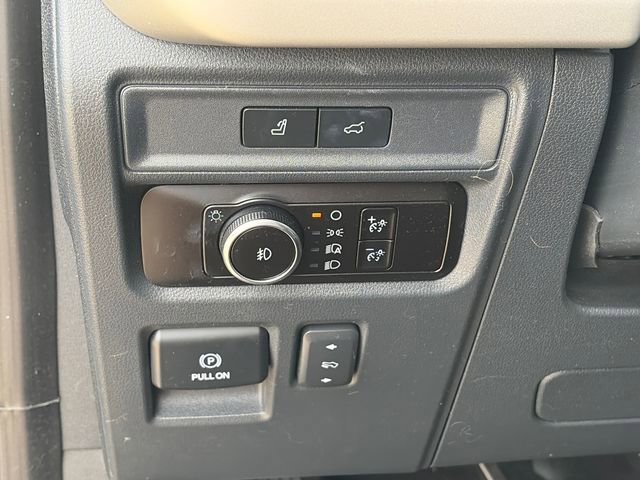 Used 2023 Ford Expedition XLT image 19