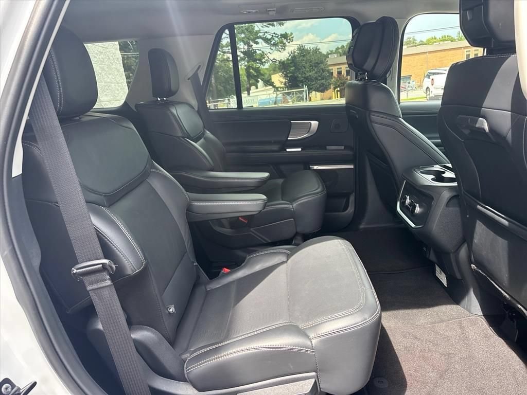 Used 2026 Ford Expedition Platinum w/ Driver's Package AWD/4WD image 12