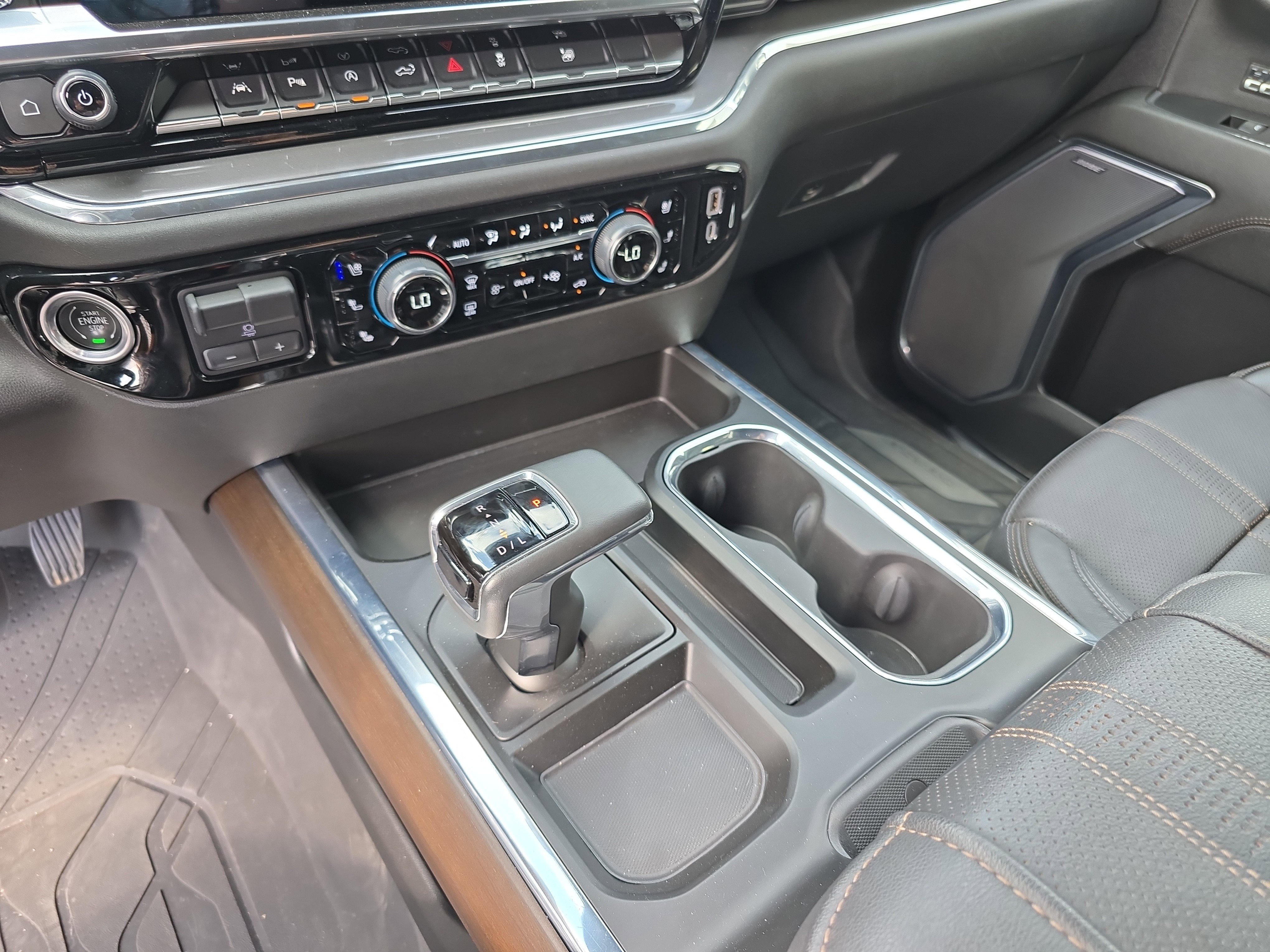 Used 2024 Chevrolet Silverado 1500 High Country w/ High Country Premium Package AWD/4WD image 30