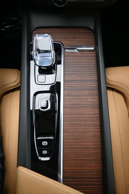 Used 2023 Volvo XC60 B5 Ultimate w/ Climate Package image 10