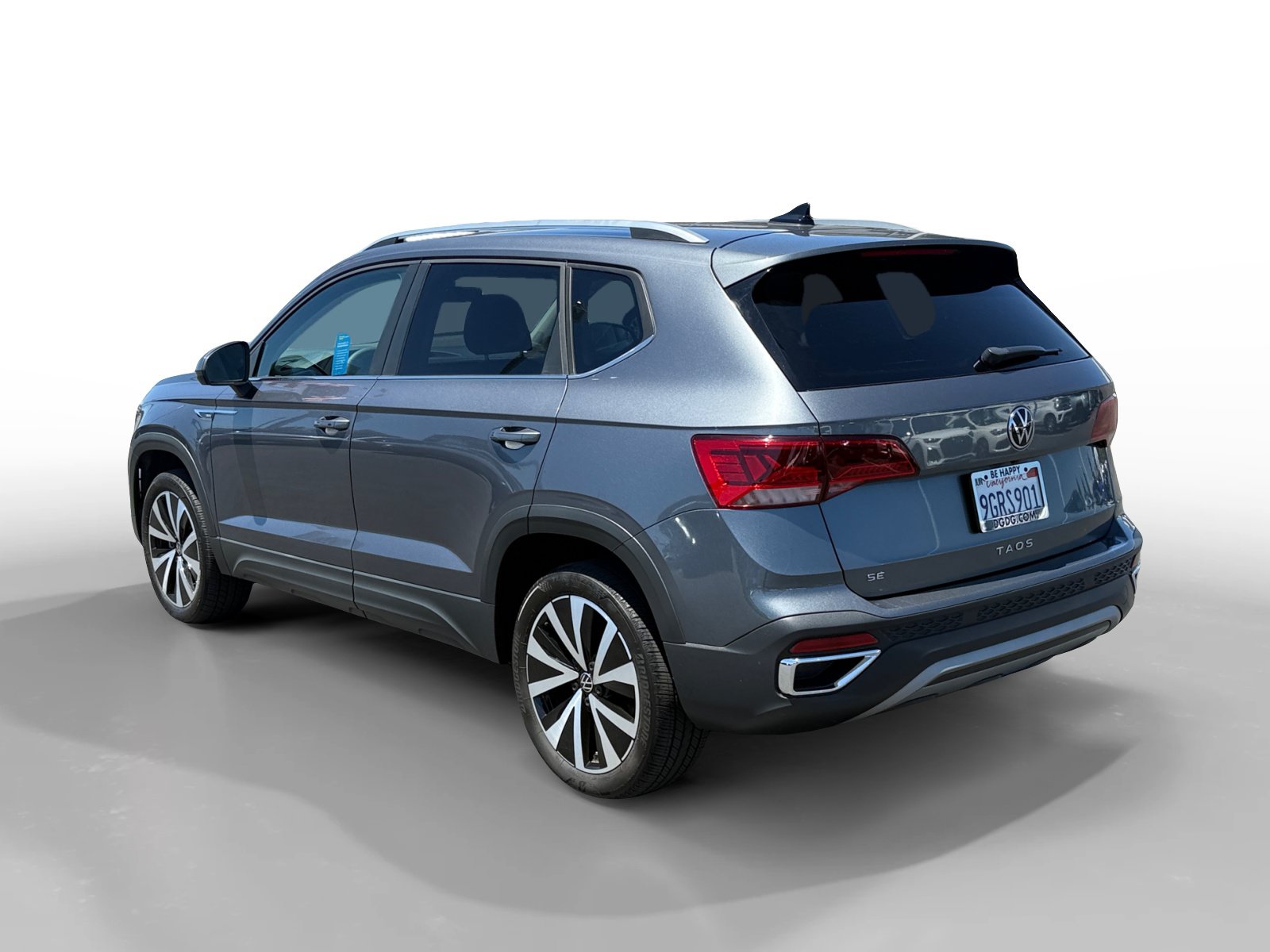 Used 2023 Volkswagen Taos SE FWD image 3
