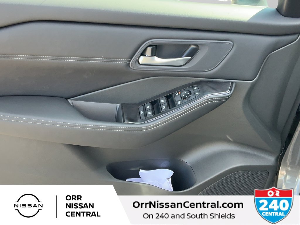 New 2027 Nissan Rogue Dark Armor FWD image 16